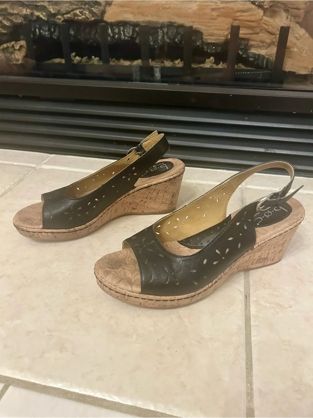 b.o.c. Born Concept Andaya Sz 9M Black Leather Wedge Heels Sandals Open Toe